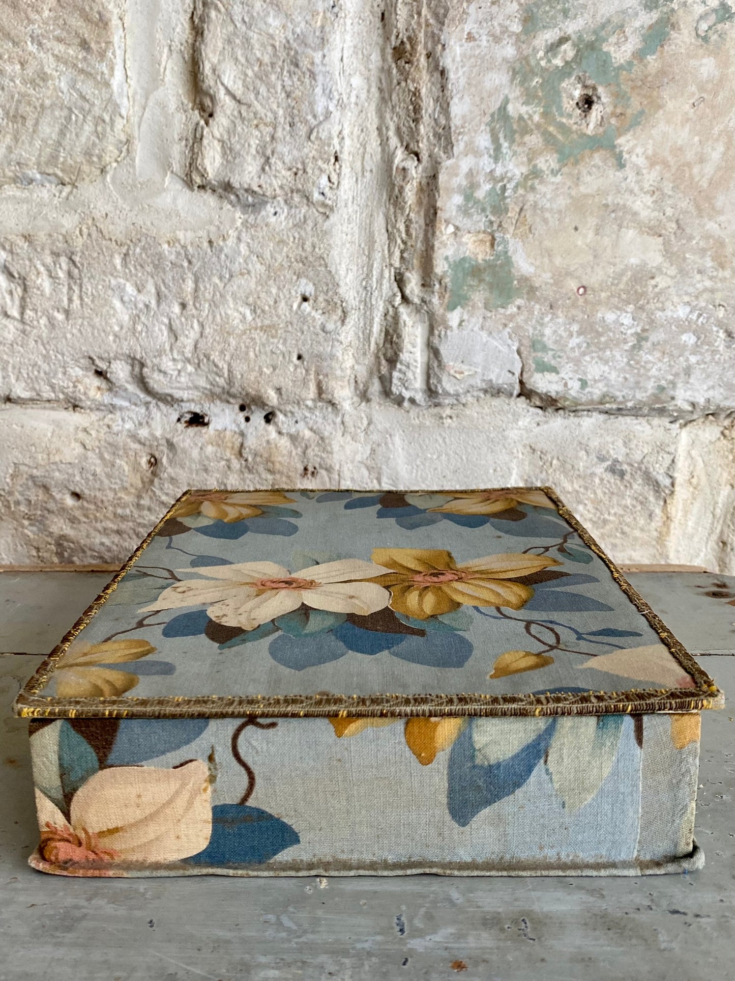 boîte en tissu bleu
