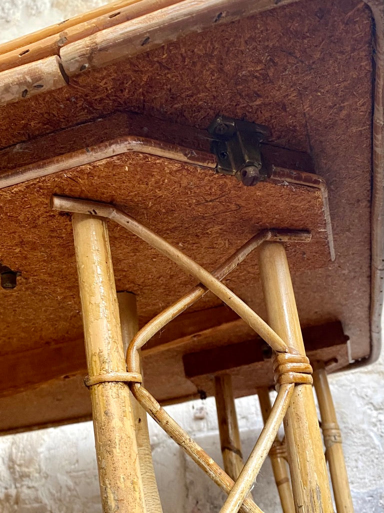 table haute en rotin, pieds amovibles
