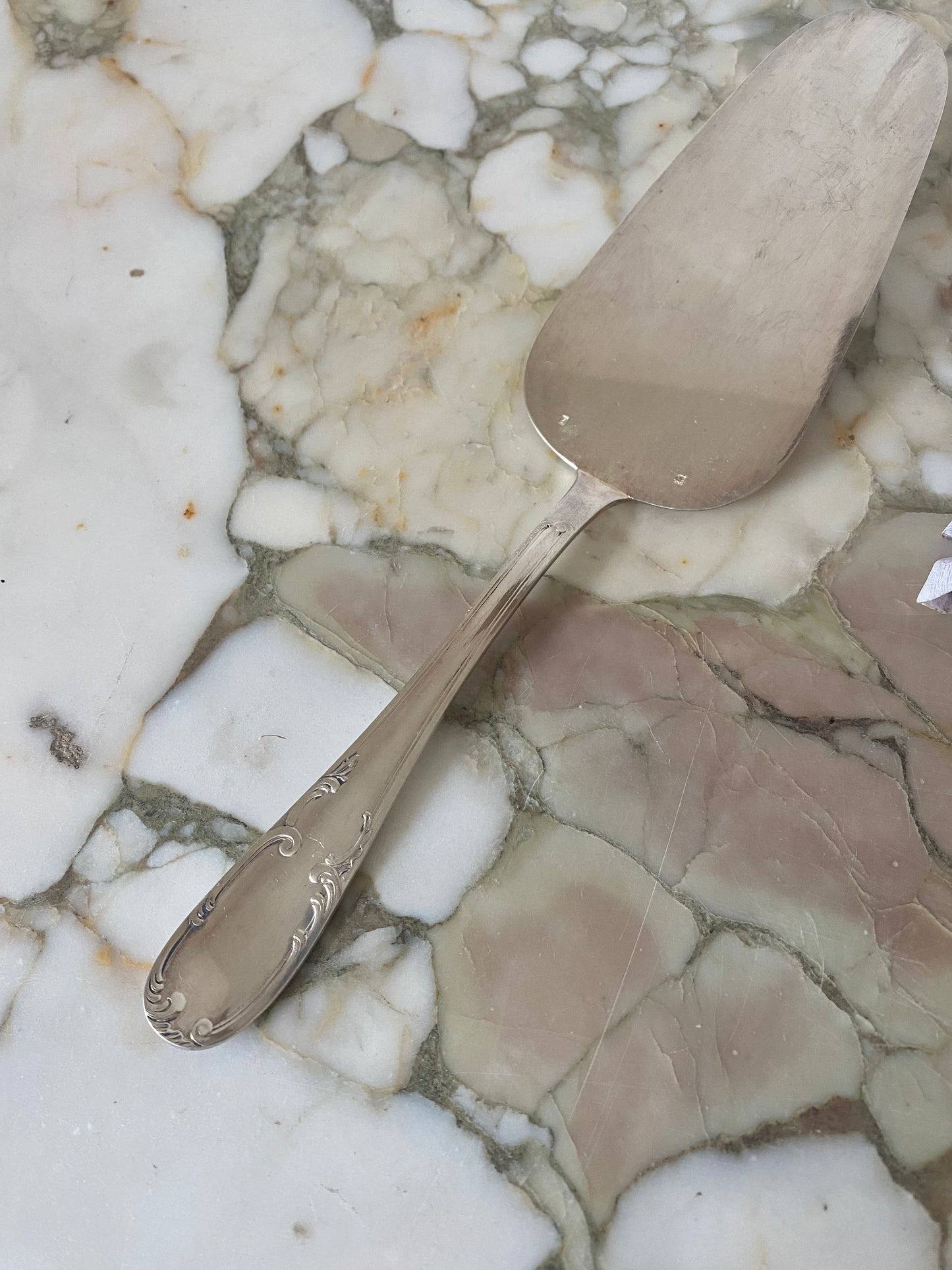 pelle à tarte en métal argenté