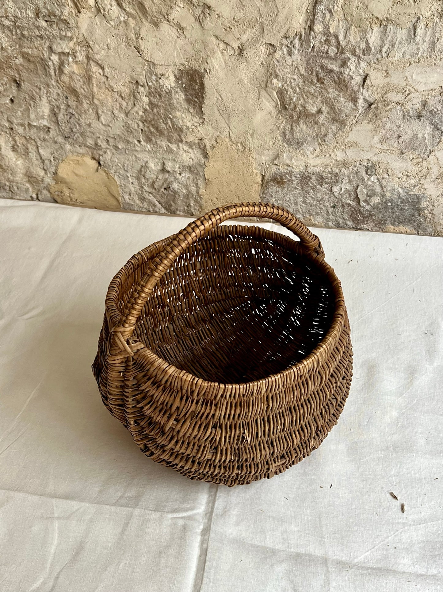 panier osier, forme de noix