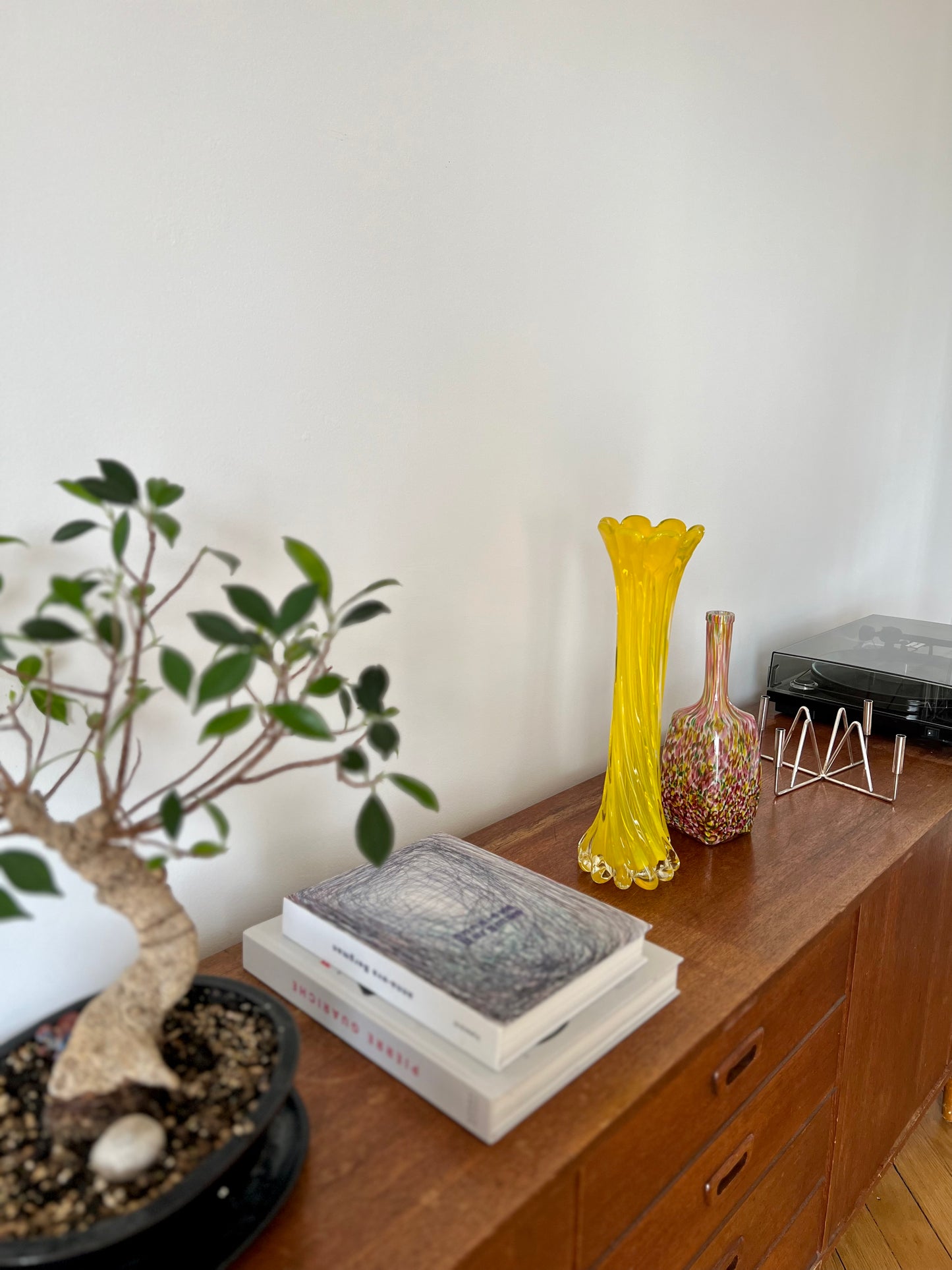 vase soliflore en verre jaune