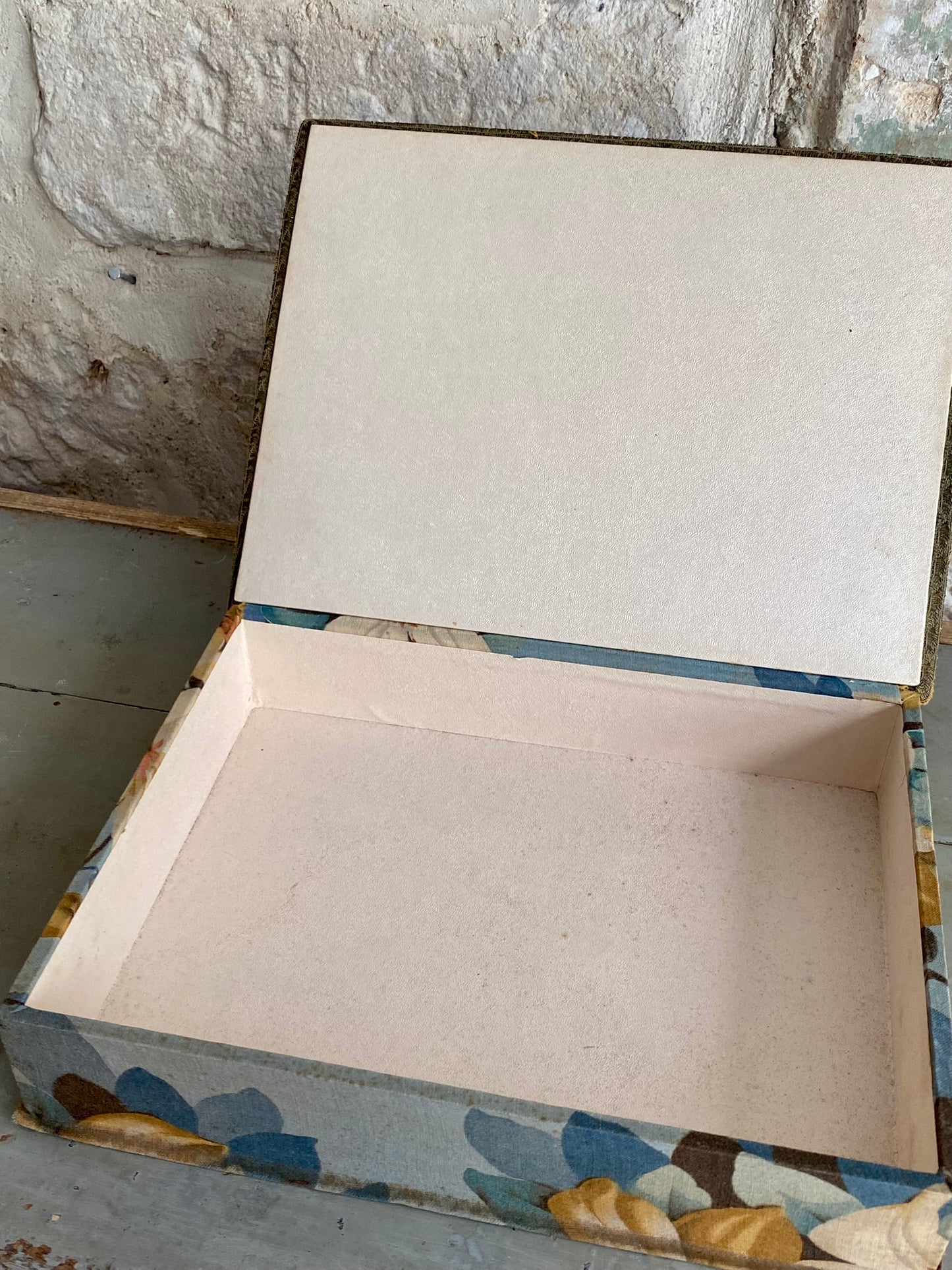 boîte en tissu bleu
