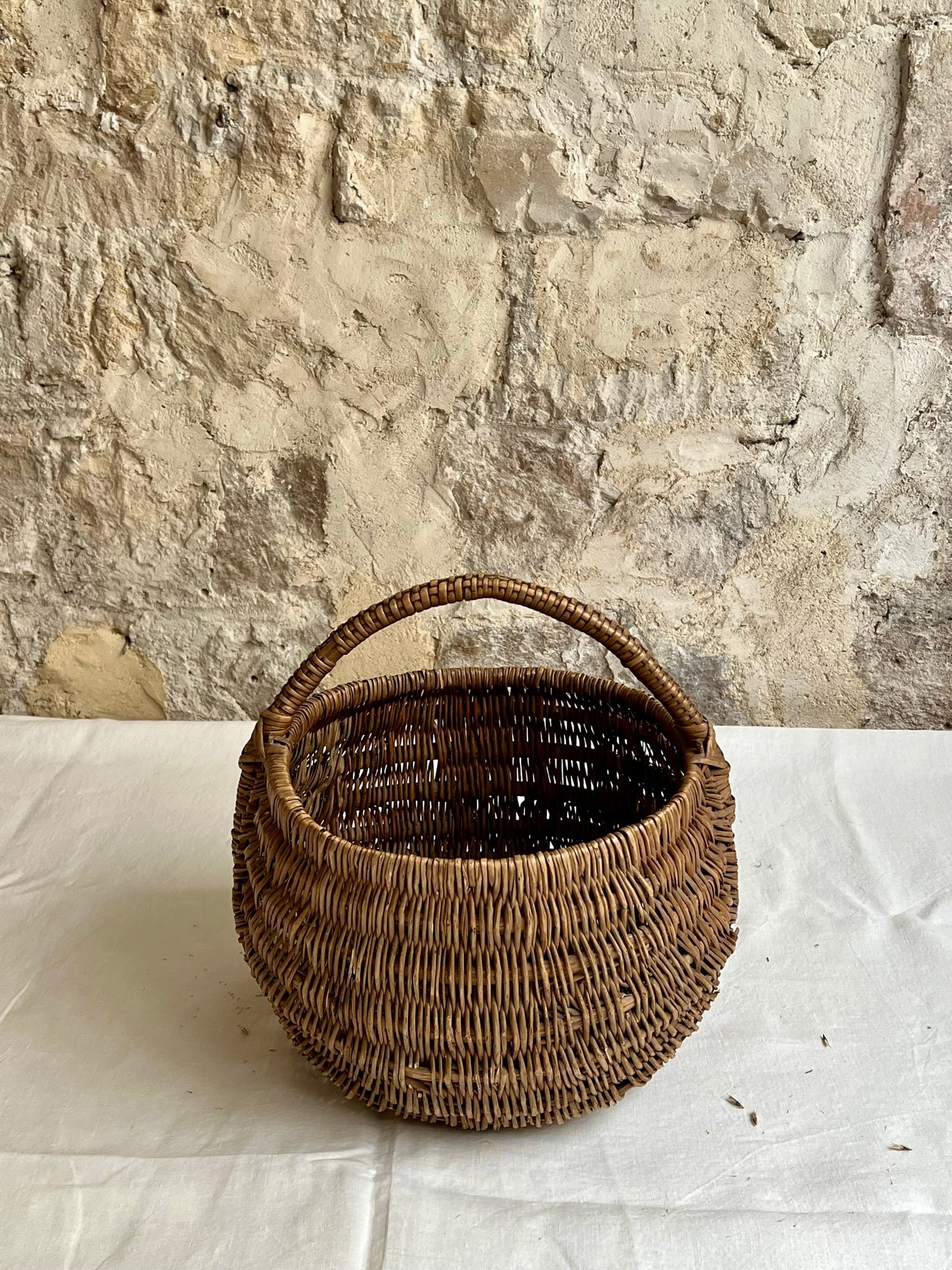 panier osier, forme de noix