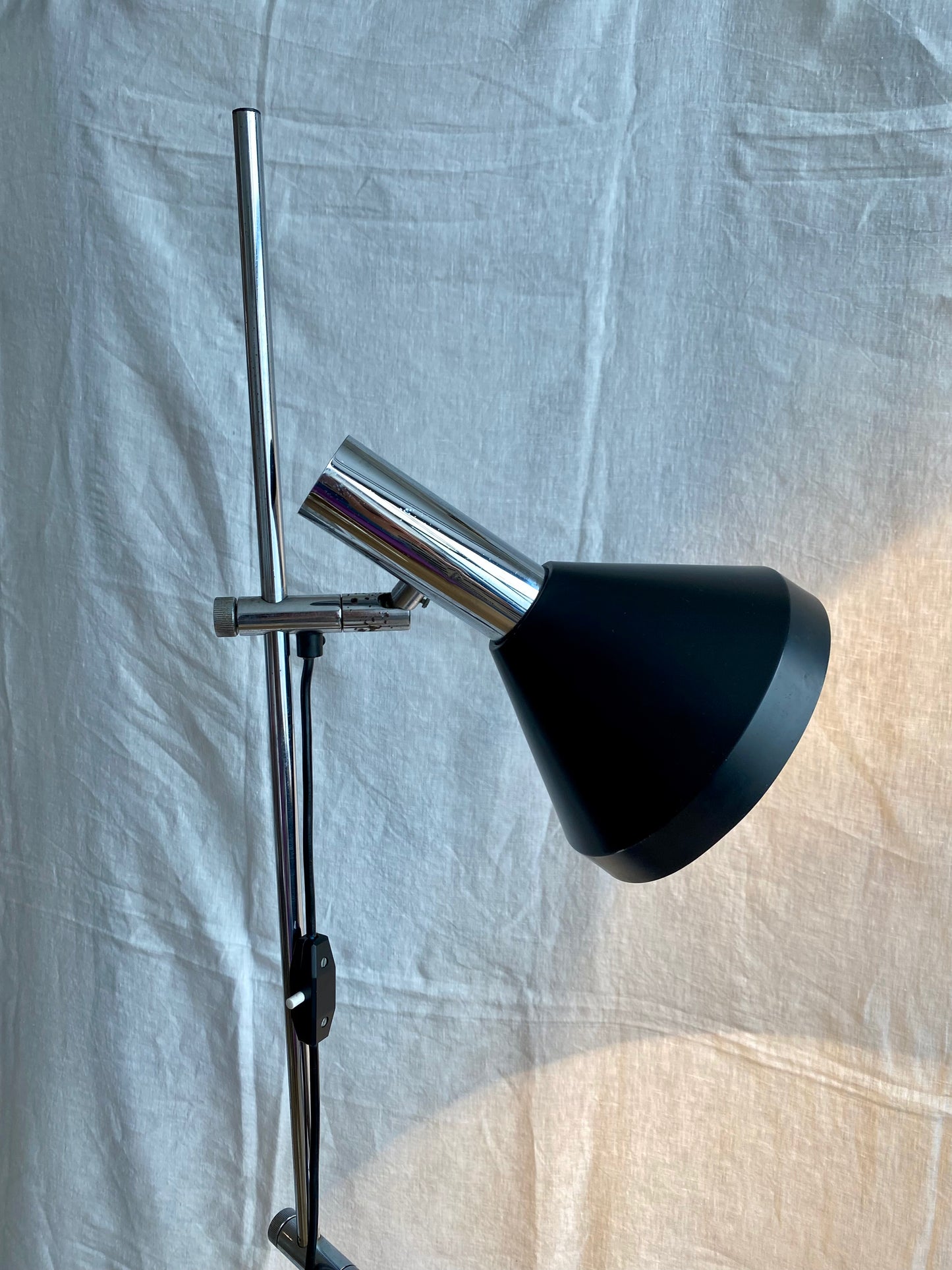 lampadaire vintage noir et métal chromé