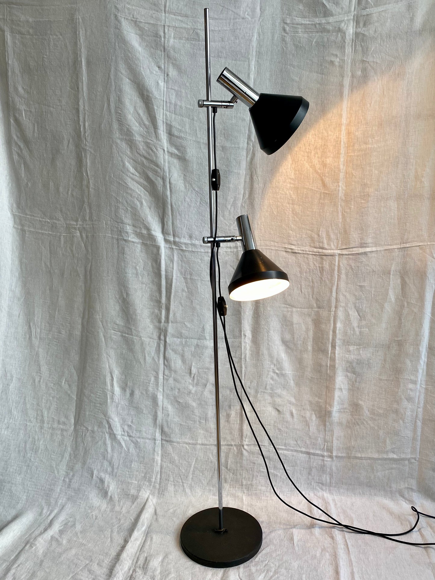 lampadaire vintage noir et métal chromé