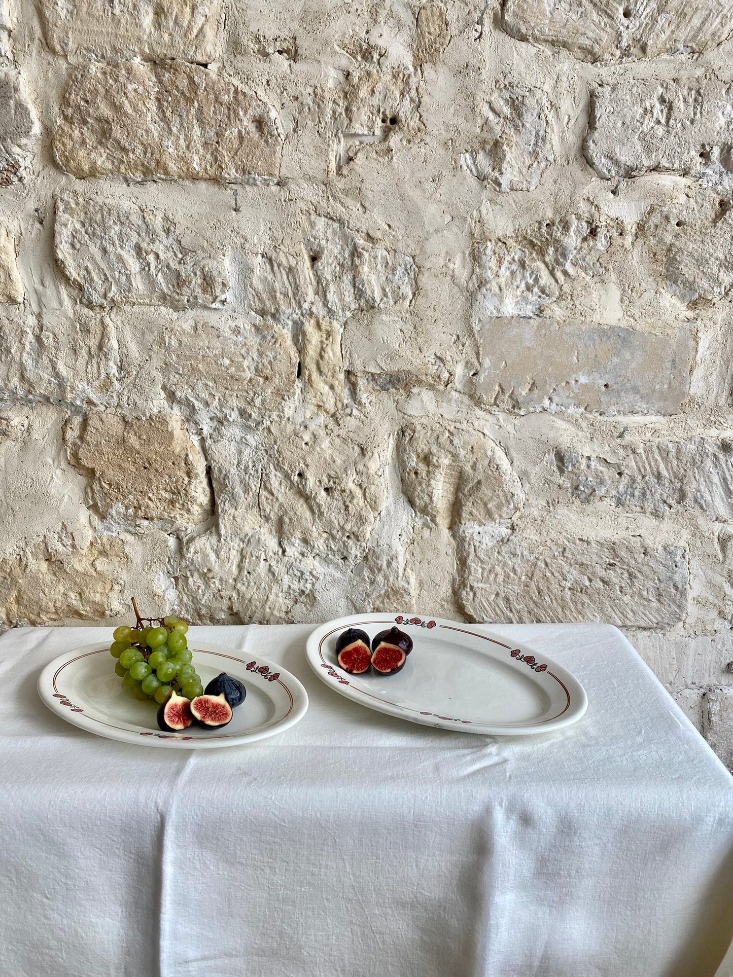 paire de plats ovales en faïence