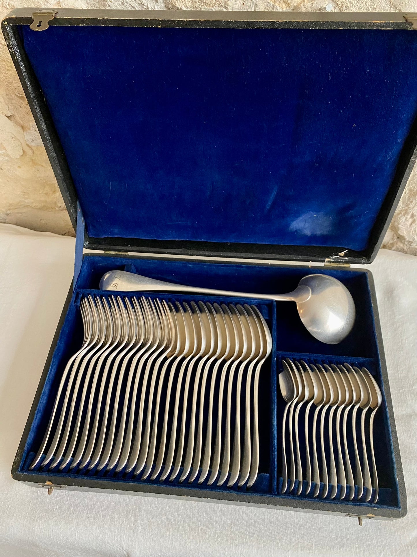 ménagère en métal argenté 37 pièces