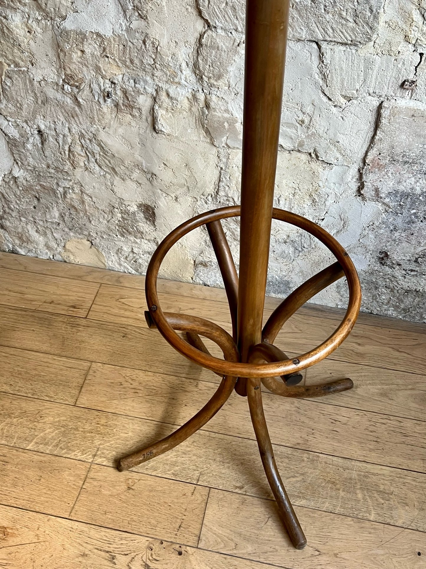 porte-manteaux en bois, style perroquet