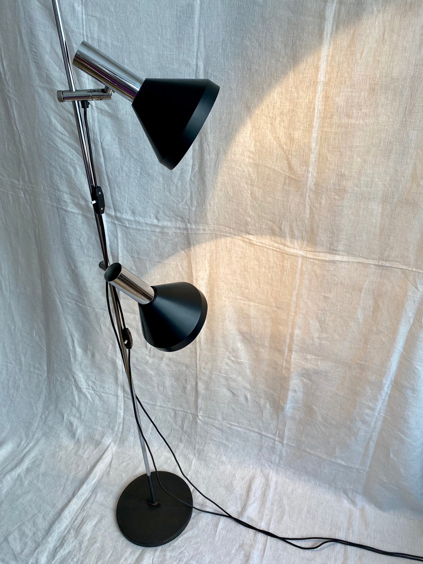 lampadaire vintage noir et métal chromé