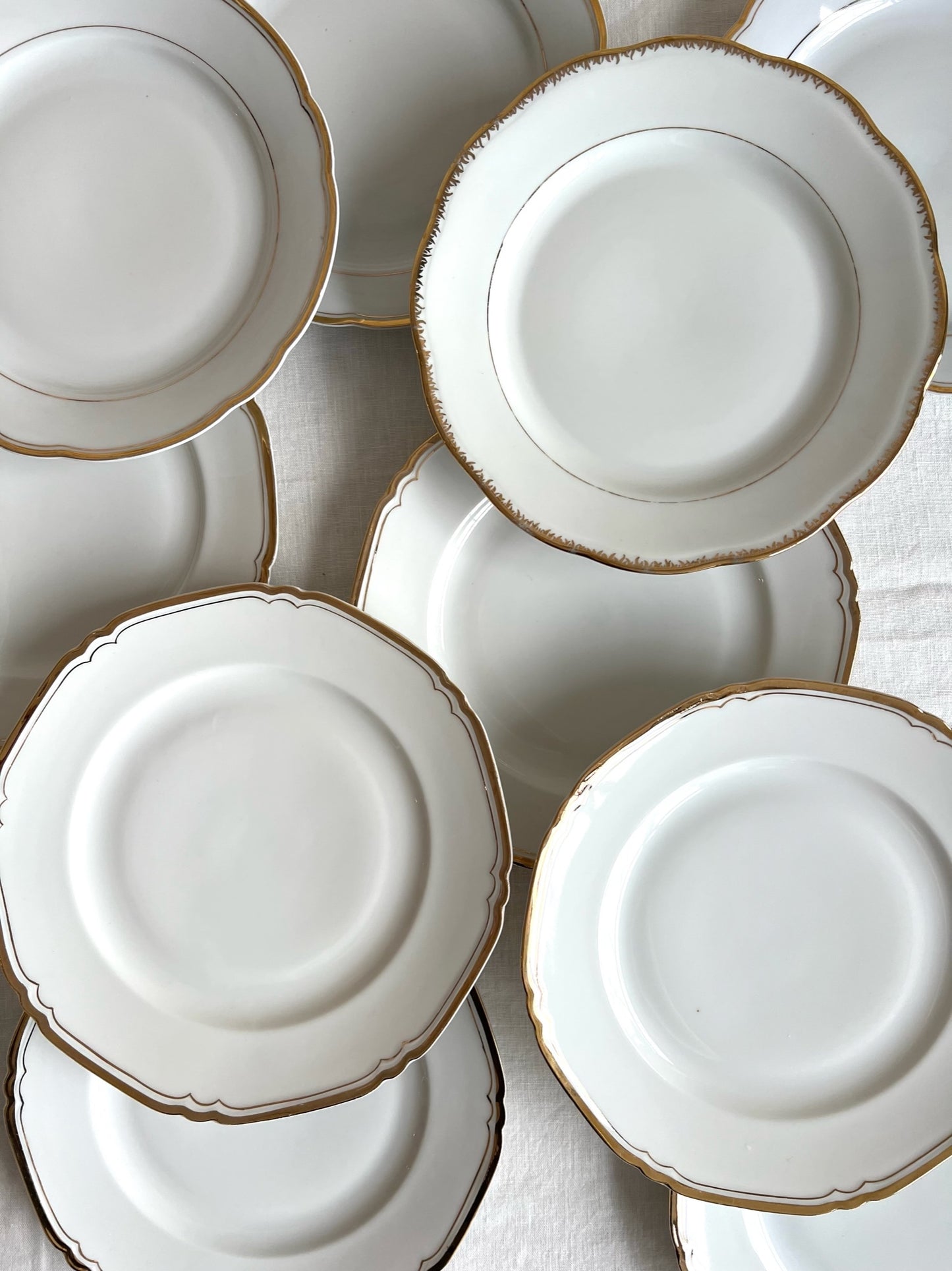 12 assiettes à dessert en porcelaine