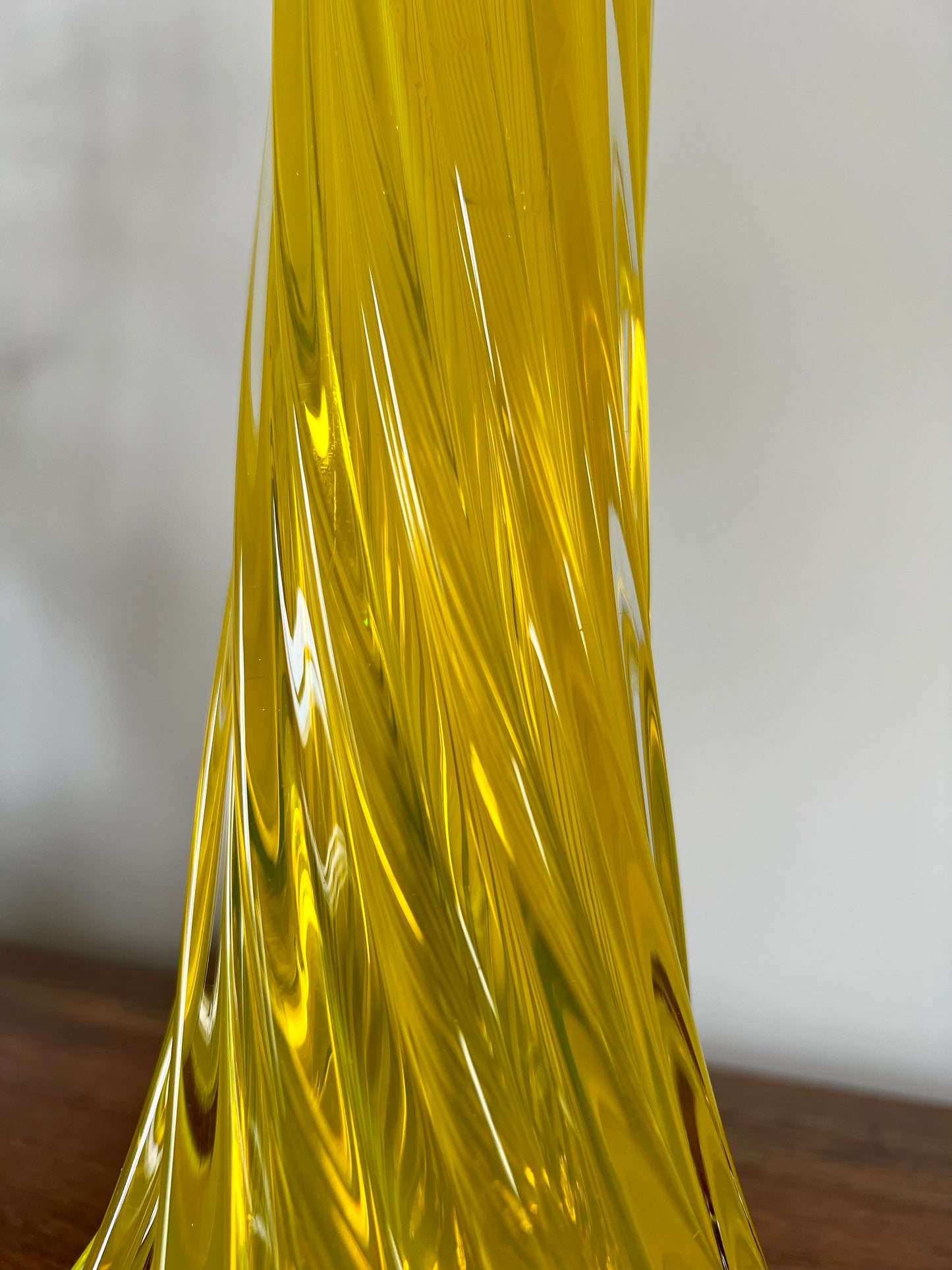 vase soliflore en verre jaune