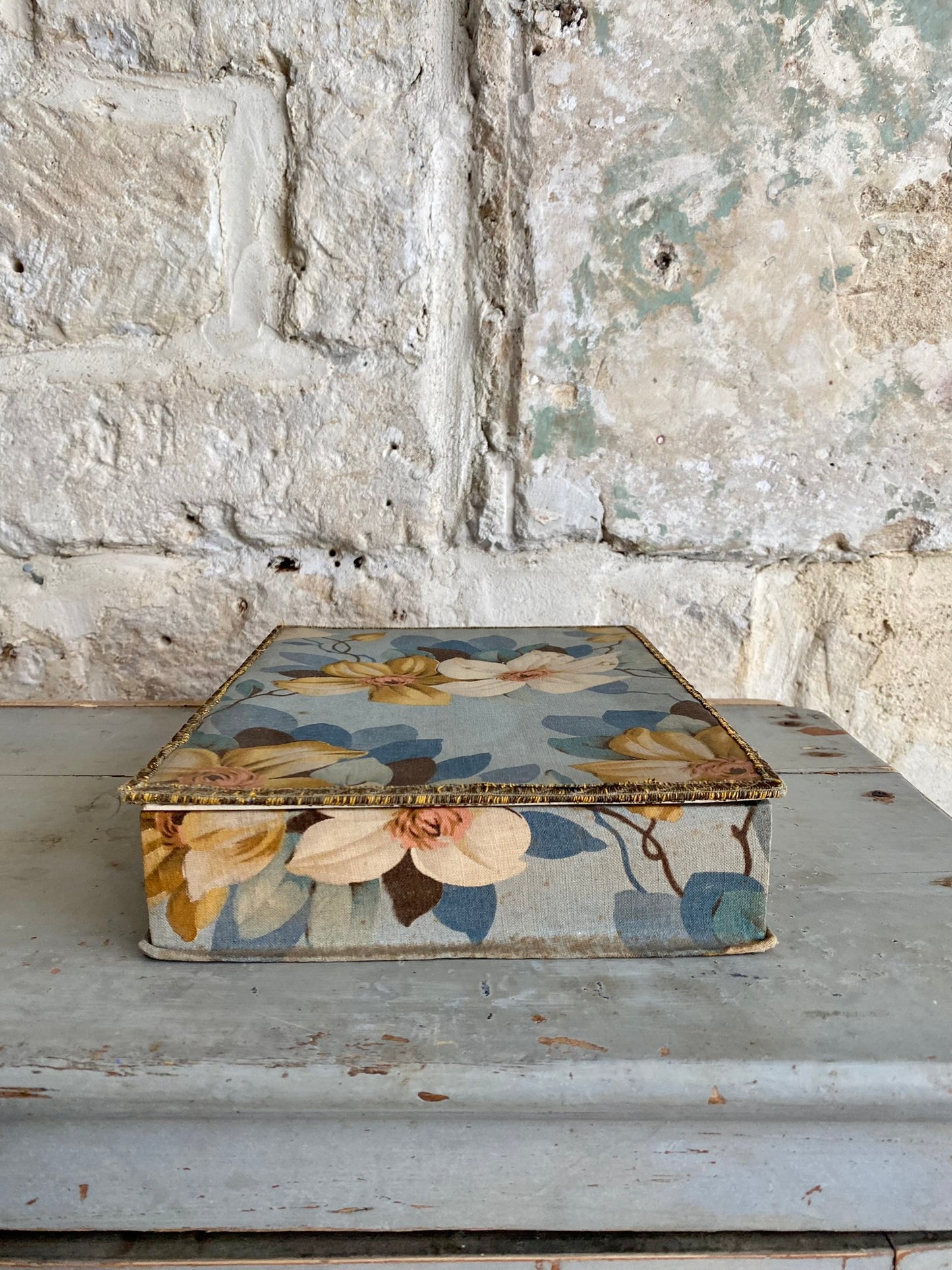 boîte en tissu bleu