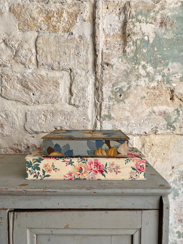 boîte en tissu bleu