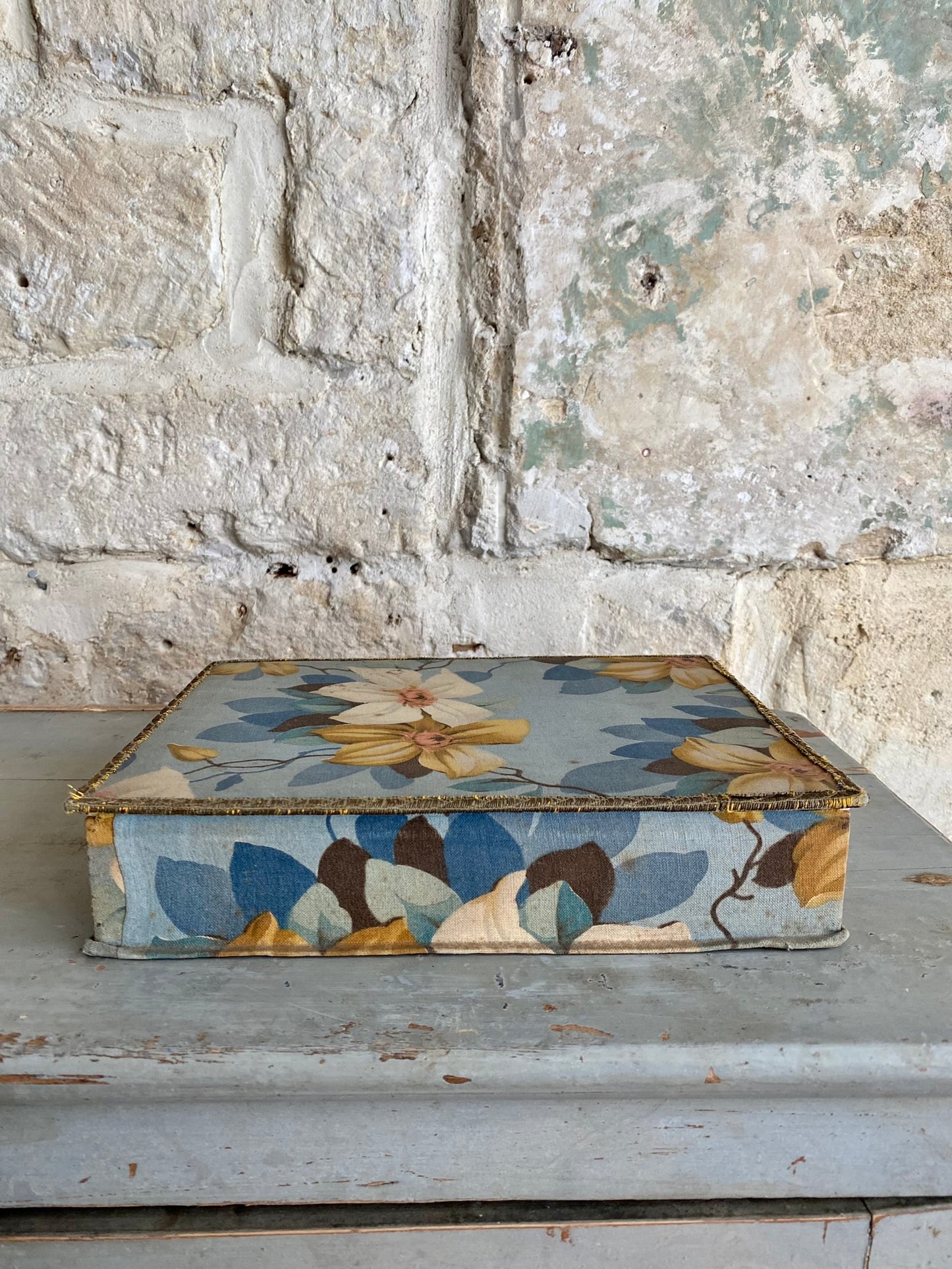 boîte en tissu bleu
