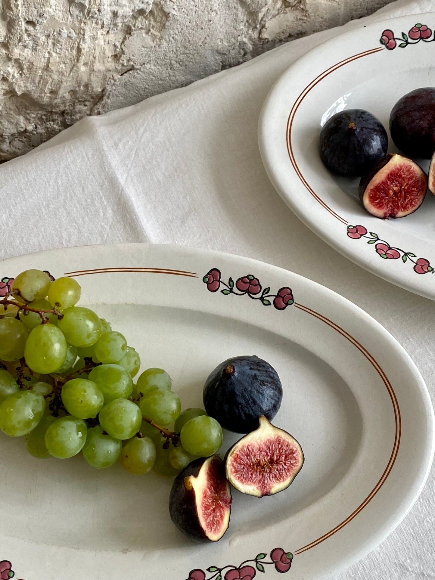 paire de plats ovales en faïence