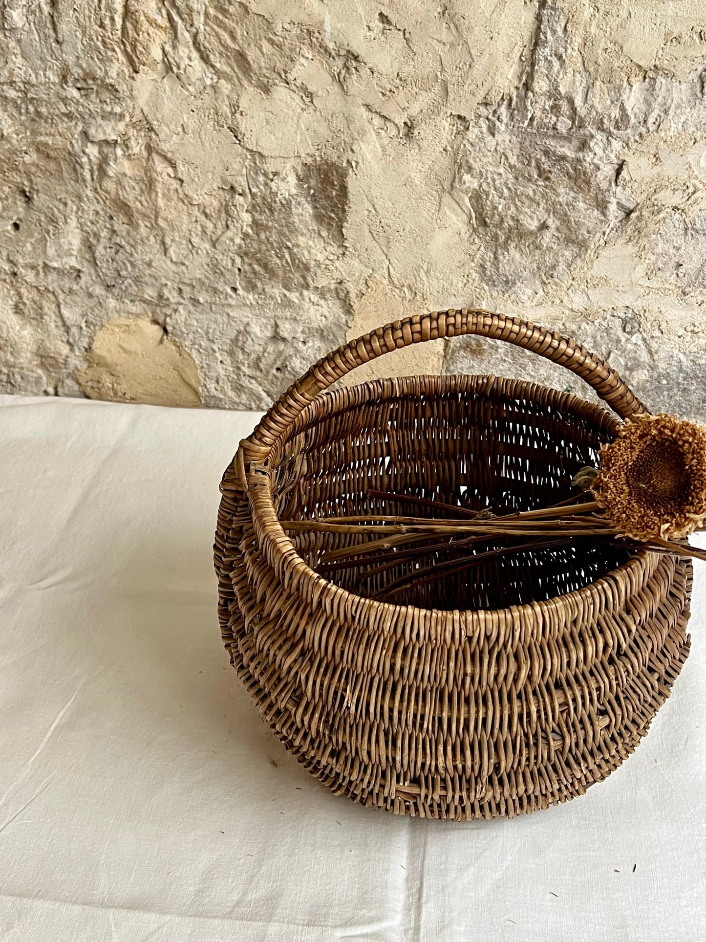 panier osier, forme de noix
