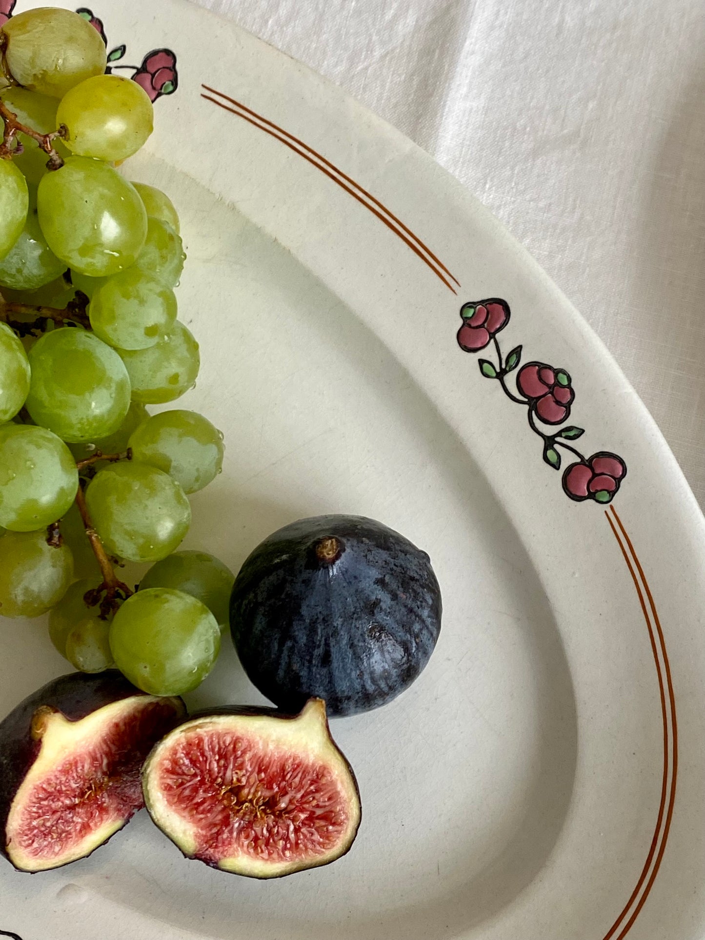 paire de plats ovales en faïence