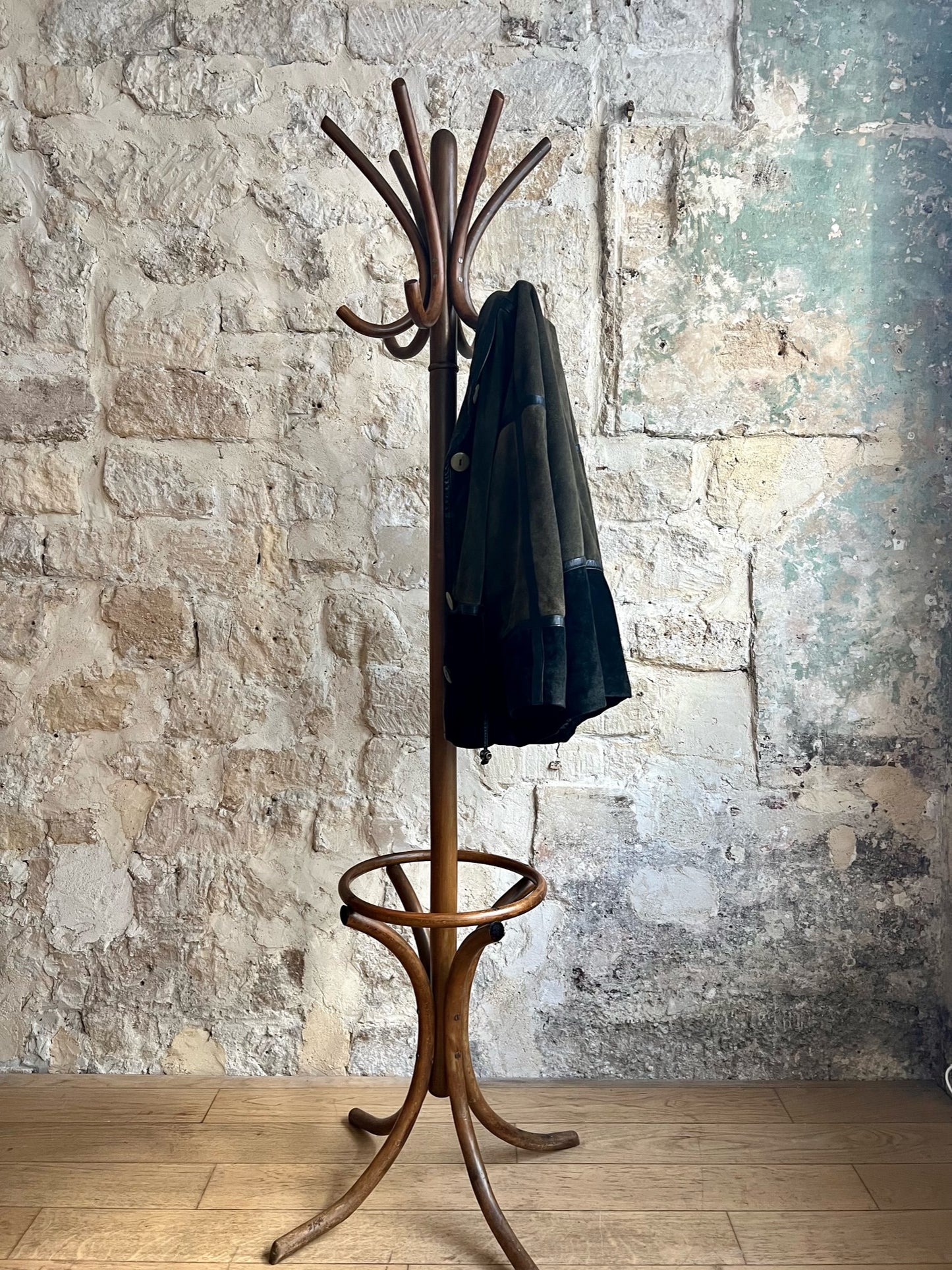 porte-manteaux en bois, style perroquet