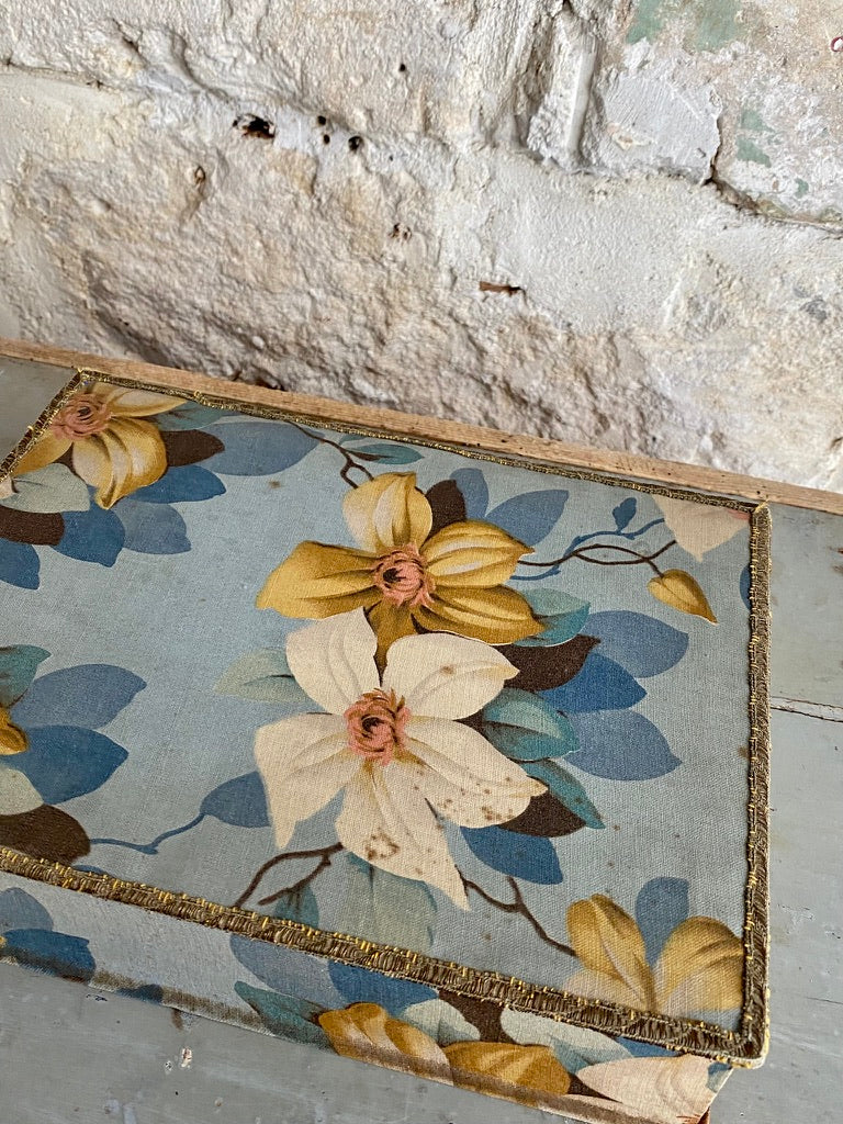 boîte en tissu bleu