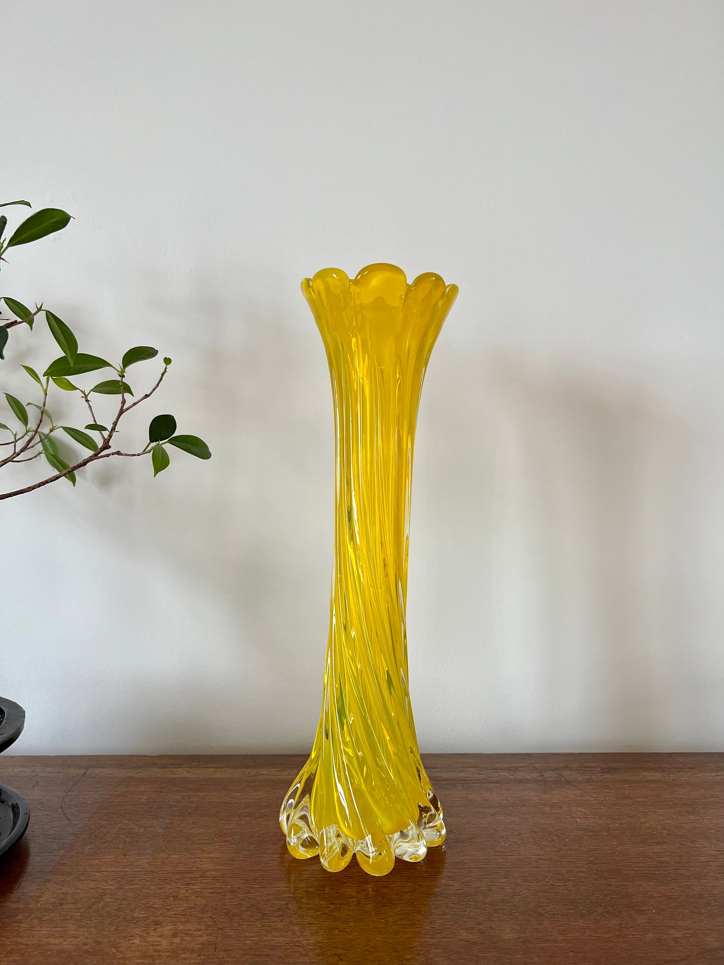 vase soliflore en verre jaune