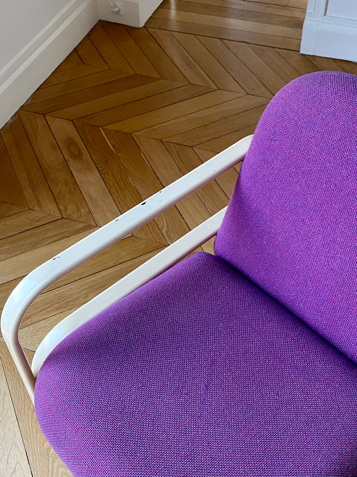 fauteuil 70's violet