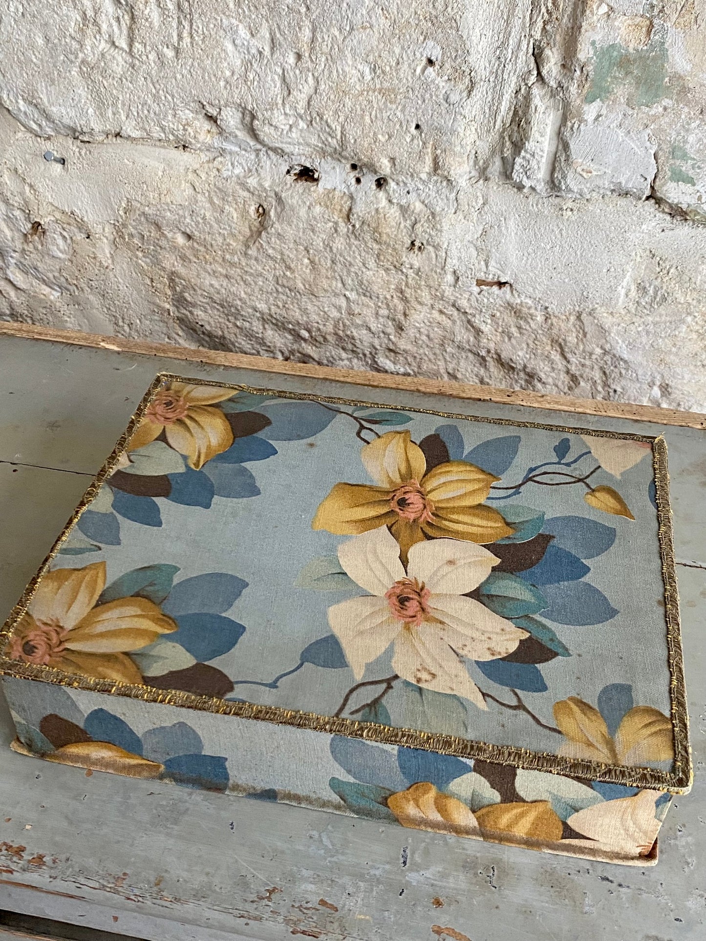 boîte en tissu bleu