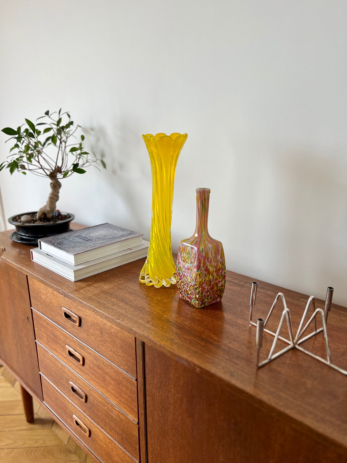 vase soliflore en verre jaune