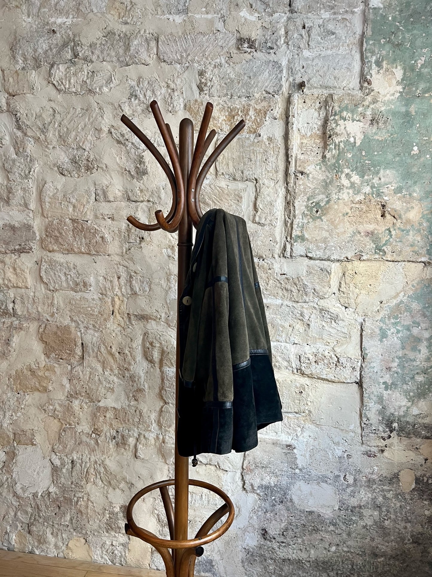 porte-manteaux en bois, style perroquet