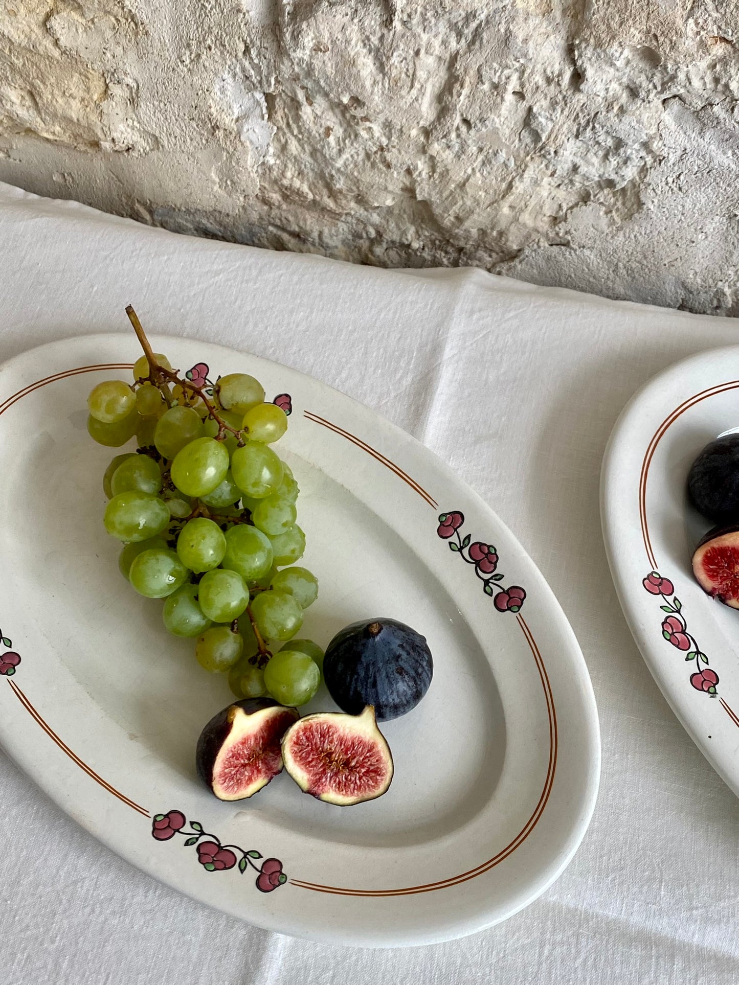 paire de plats ovales en faïence
