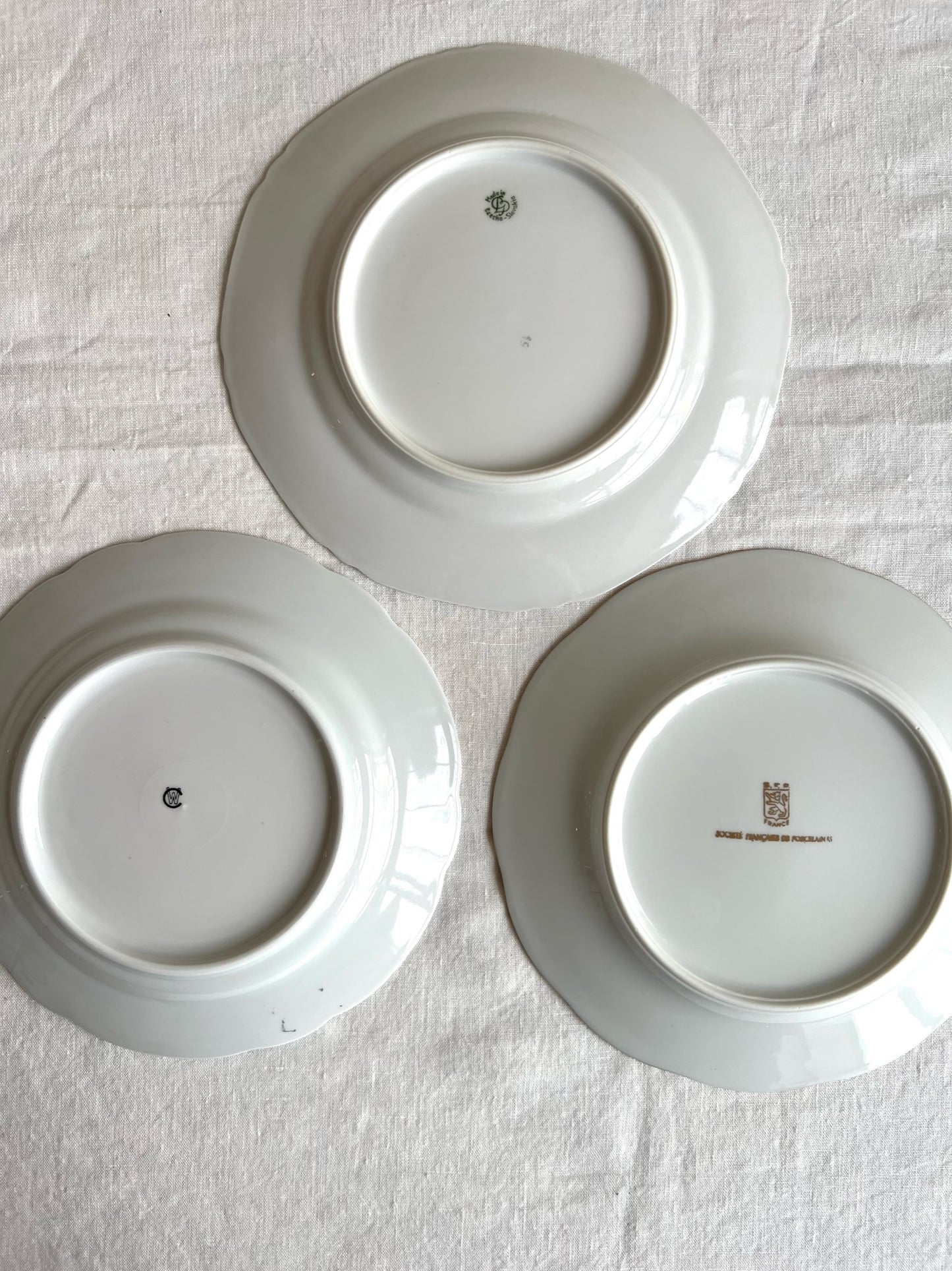 12 assiettes à dessert en porcelaine