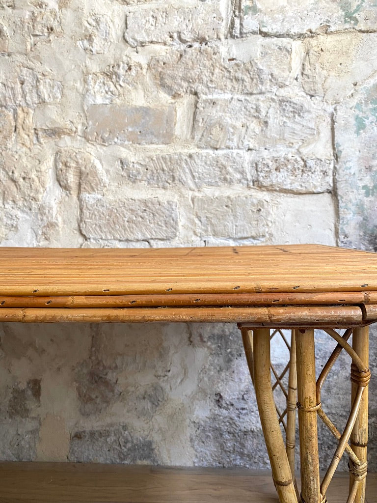 table haute en rotin, pieds amovibles
