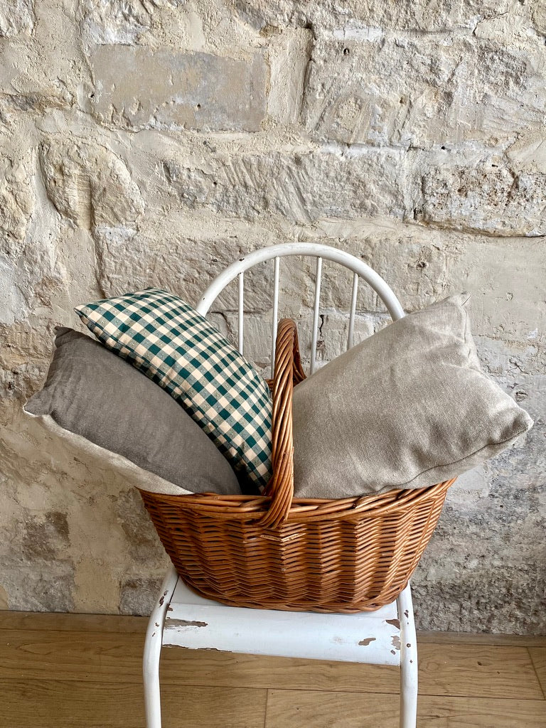 coussin rectangulaire beige et kaki