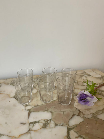 gobelets à eau en verre ancien