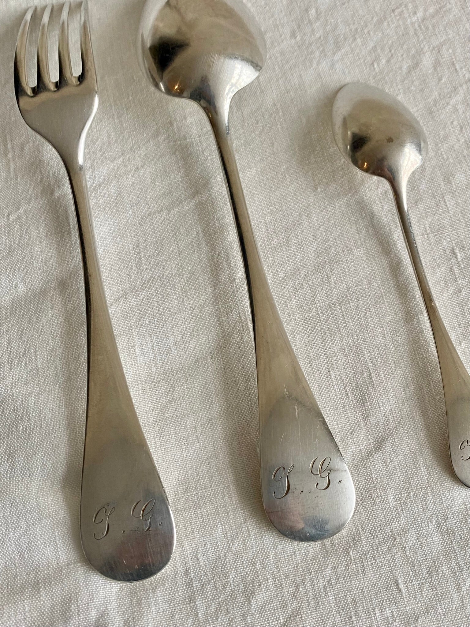 MÉNAGÈRE MÉTAL ARGENTÉ 37 couverts, (84gr) EUR 125,00 - FR MÉNAGÈRE MÉTAL ARGENTÉ 37 couverts, (84gr) EUR 125,00 - FR