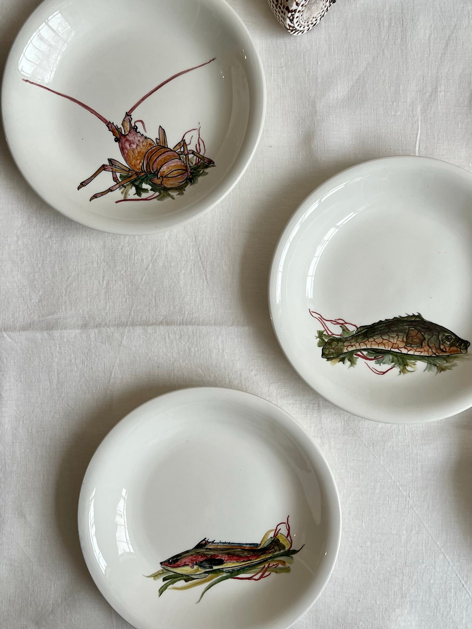 Service de table-Modèle aux poissons- Porcelaine Limoges- v. 1970 Service de table-Modèle aux poissons- Porcelaine Limoges- v. 1970