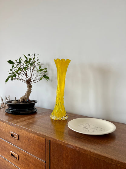 vase soliflore en verre jaune