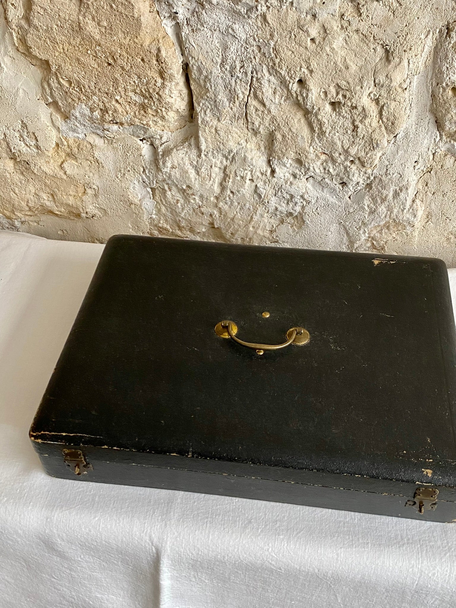 Ménagère 37 pièces ERCUIS SULLY en métal argenté + Coffret Ménagère 37 pièces ERCUIS SULLY en métal argenté + Coffret