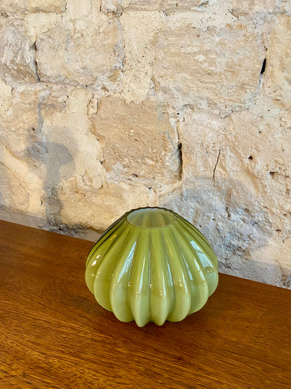 vase en verre vert