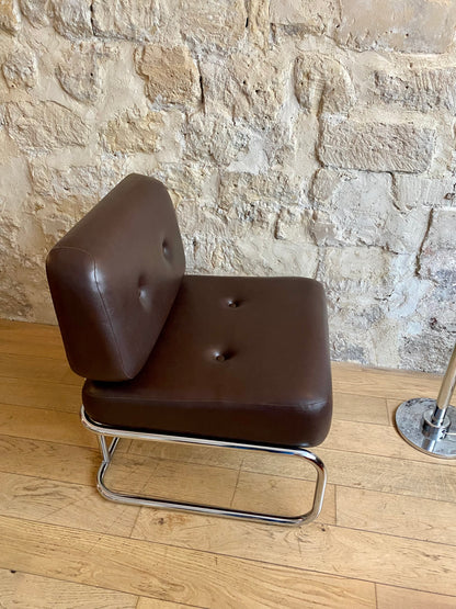 fauteuil en similicuir marron