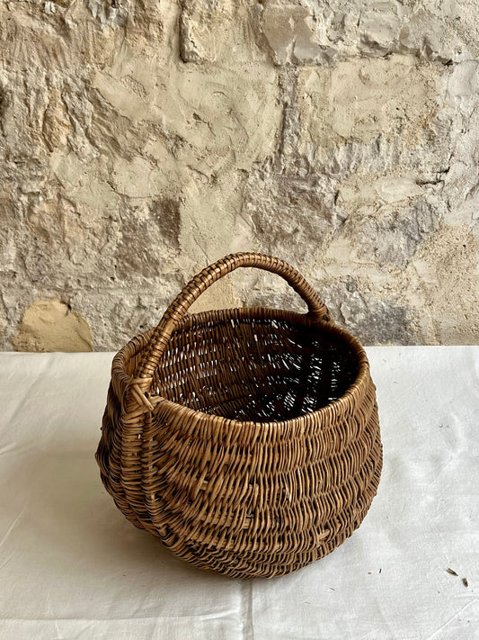 panier osier, forme de noix