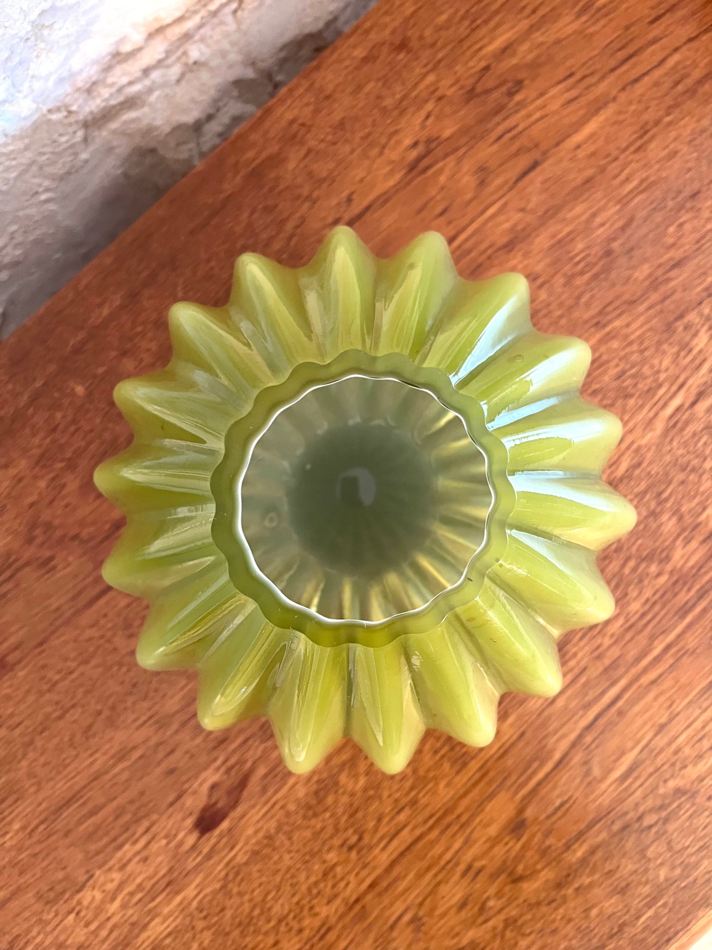 vase en verre vert