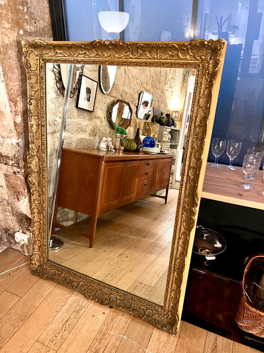 grand miroir rectangulaire à moulures dorées 140 x 100 cm