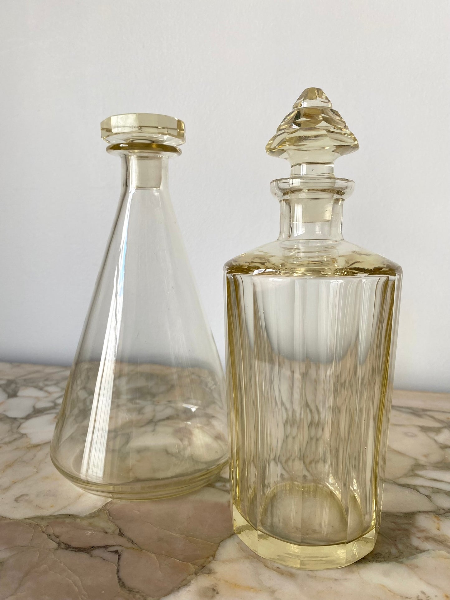 carafes en verre jaune