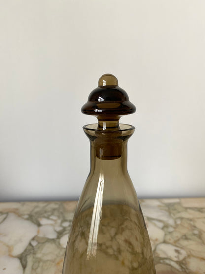 carafe en verre ambré