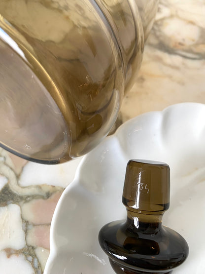 carafe en verre ambré